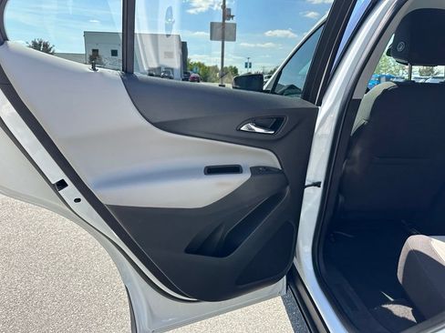 Used 2020 Chevrolet Equinox LT w/ Driver Convenience Package AWD/4WD image 19