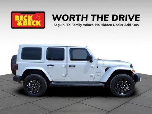 Used 2023 Jeep Wrangler Unlimited Sahara w/ Cold Weather Group AWD/4WD image 4