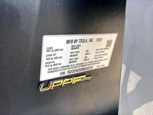 Used 2024 Tesla Cybertruck AWD Crew Cab image 32