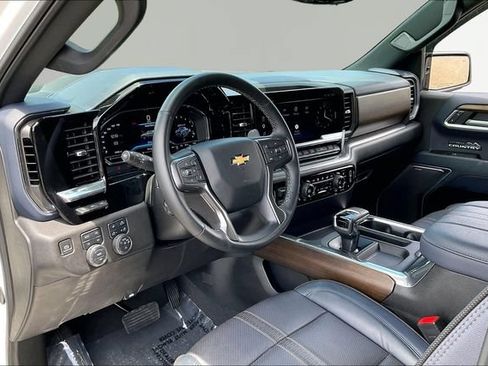 Used 2025 Chevrolet Silverado 1500 High Country w/ Technology Package AWD/4WD image 12