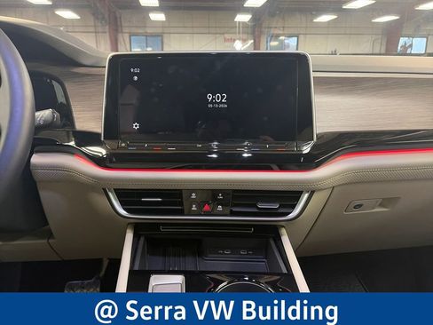 Used 2025 Volkswagen Atlas SEL AWD/4WD image 21