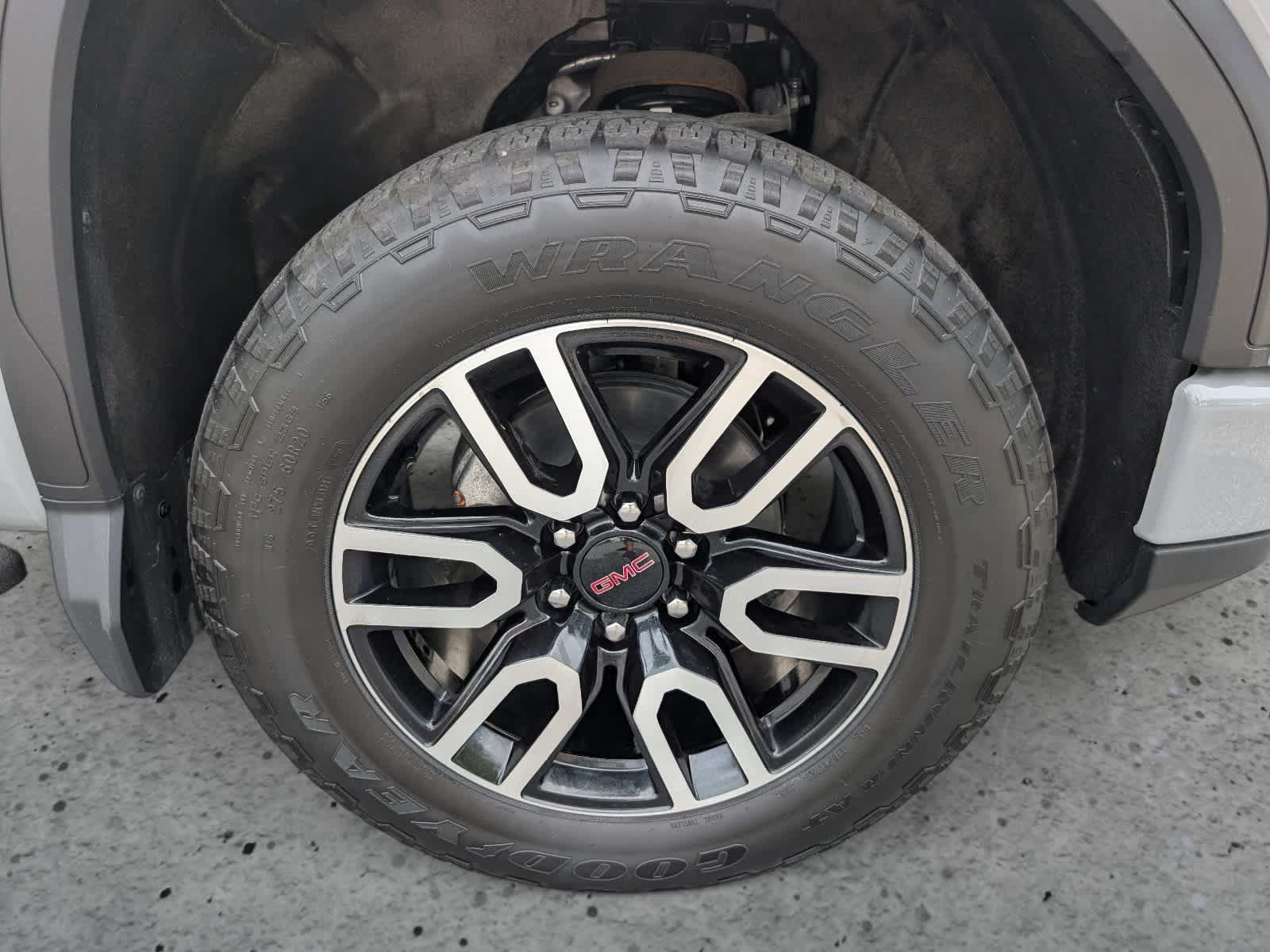 Certified 2024 GMC Sierra 1500 AT4 w/ Technology Package AWD/4WD image 9