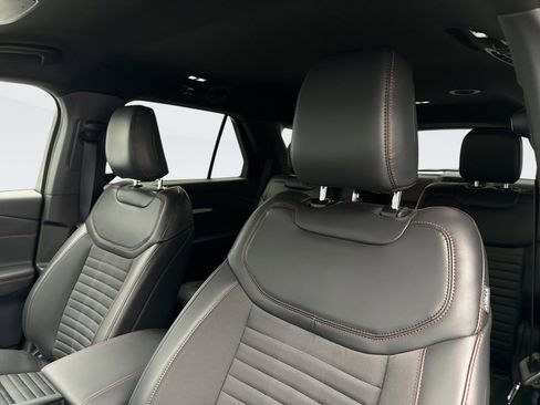 Used 2025 Ford Explorer ST-Line image 10