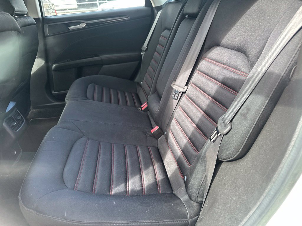 Used 2015 Ford Fusion SE w/ Equipment Group 201A FWD image 12