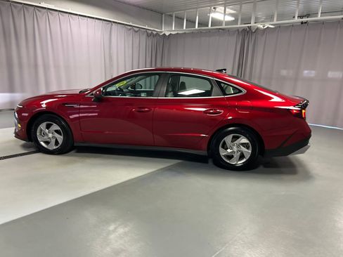 Used 2025 Hyundai Sonata SE FWD image 4