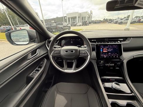 New 2025 Jeep Grand Cherokee Laredo X w/ Luxury Tech Group I image 14