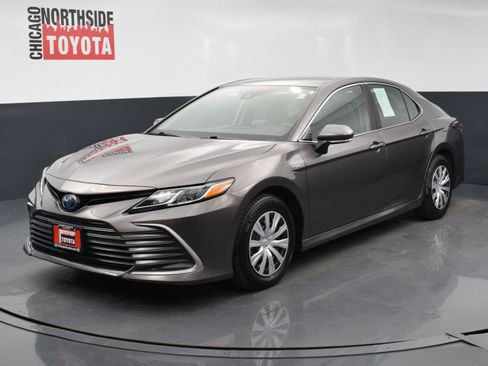 Used 2021 Toyota Camry LE image 8