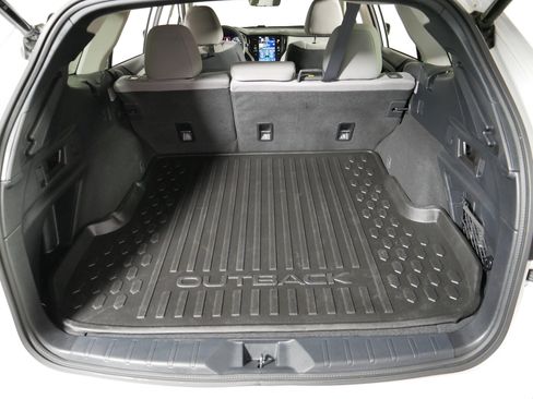 Used 2024 Subaru Outback Premium AWD/4WD image 18