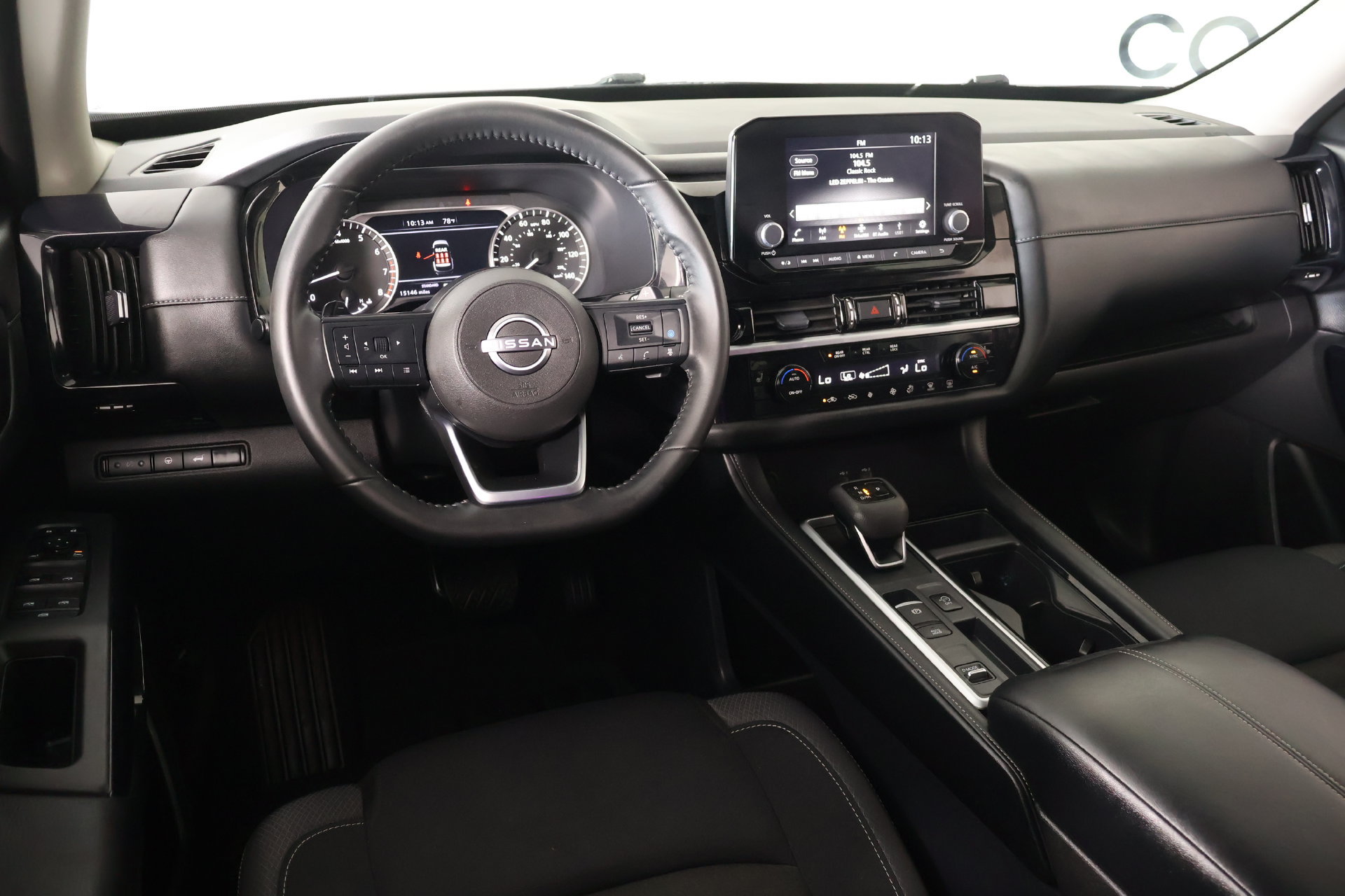 Used 2025 Nissan Pathfinder SV FWD image 2