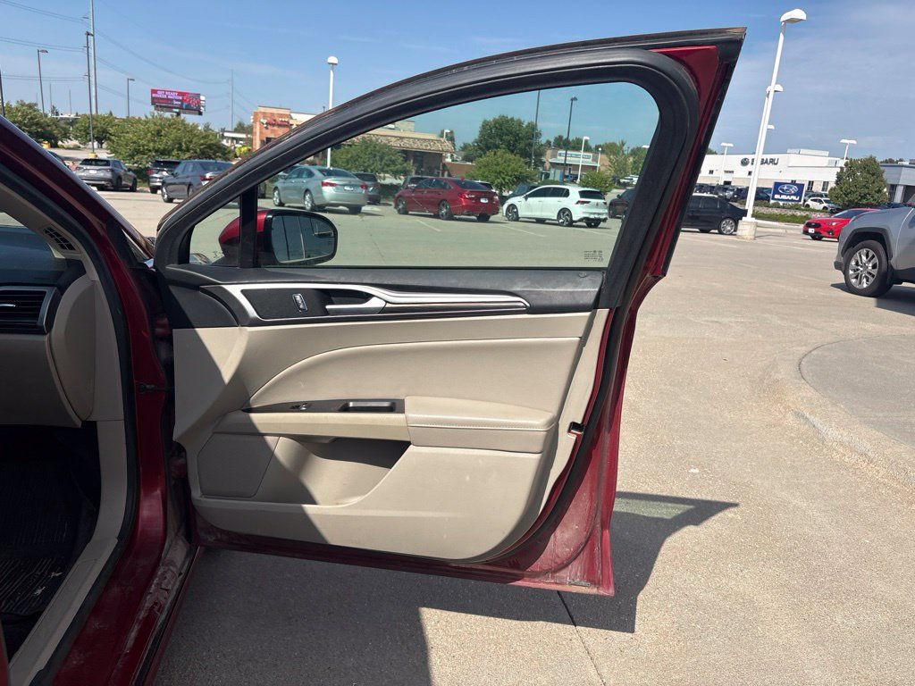 Used 2017 Ford Fusion SE w/ Fusion SE Technology Package FWD image 24