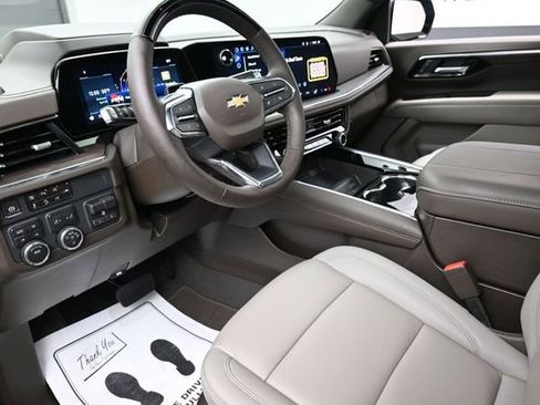 Used 2025 Chevrolet Tahoe LT w/ Advanced Technology Package AWD/4WD image 18