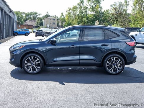 Used 2022 Ford Escape SE w/ SE Sport Appearance Package AWD/4WD image 4
