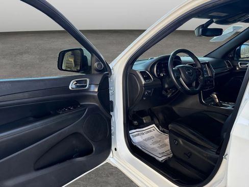 Used 2018 Jeep Grand Cherokee Altitude image 9