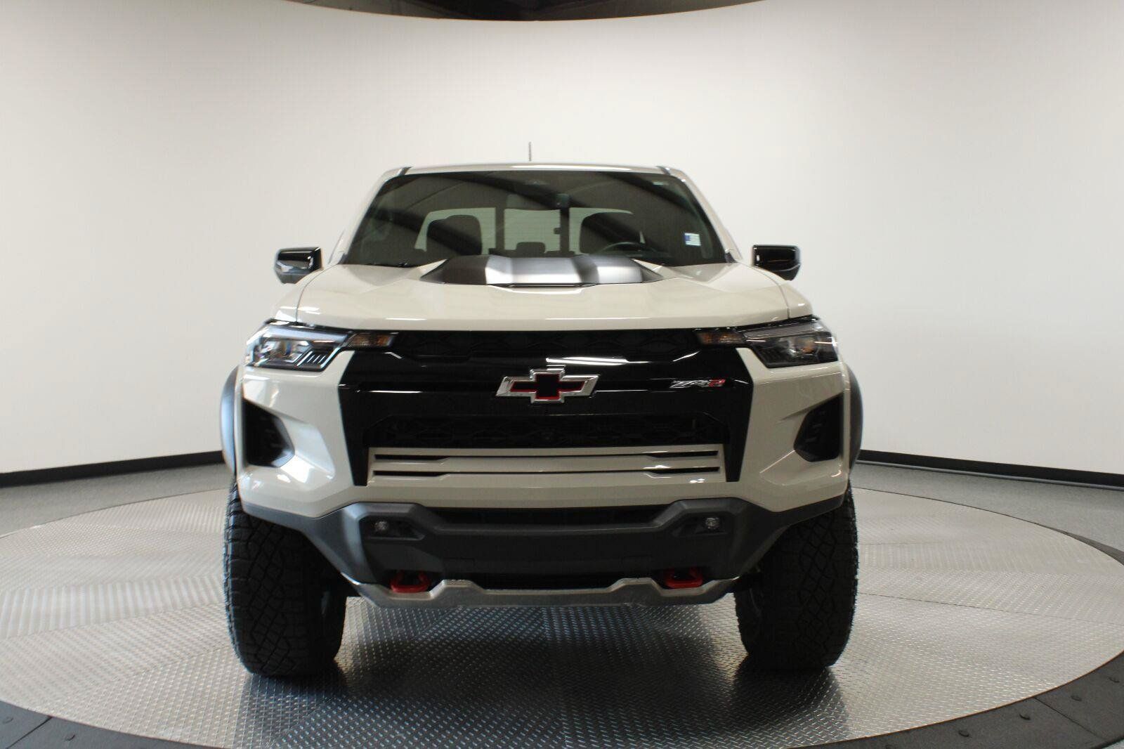 Certified 2026 Chevrolet Colorado ZR2 w/ Technology Package AWD/4WD image 3