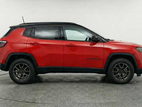 Used 2025 Jeep Compass Trailhawk AWD/4WD image 11