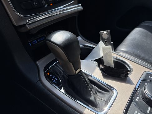 Used 2017 Jeep Grand Cherokee Overland image 26