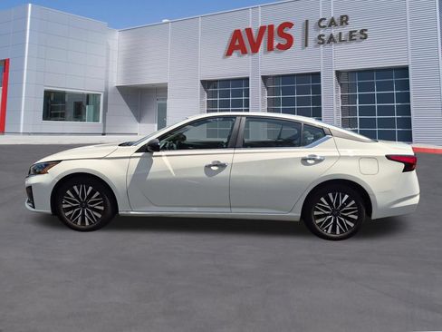 Used 2025 Nissan Altima 2.5 SV FWD image 10