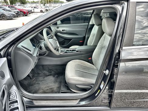 Used 2021 Hyundai Sonata SE FWD image 2