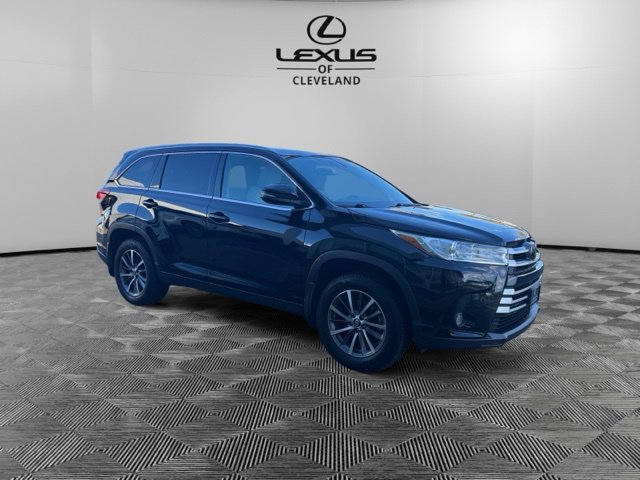 Used 2019 Toyota Highlander XLE AWD/4WD image 2
