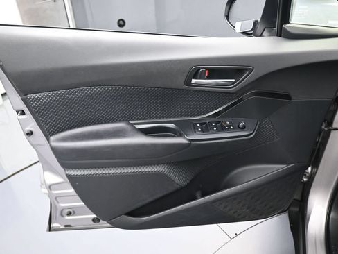 Used 2019 Toyota C-HR LE FWD image 12