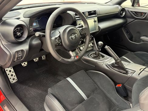 Used 2023 Toyota GR86 Premium w/ ALL Weather Mat Package (TMS) image 4