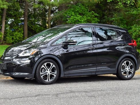 Used 2020 Chevrolet Bolt Premier w/ Infotainment Package FWD image 3