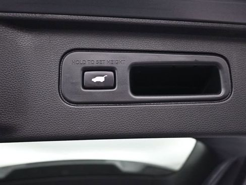 Used 2025 Honda Pilot Black Edition image 40