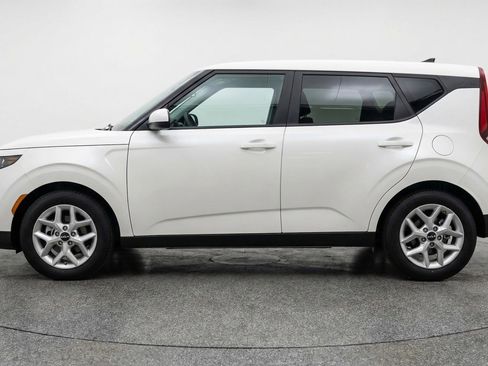 Used 2025 Kia Soul LX w/ LX Technology Package FWD image 4