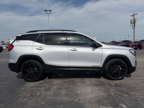 Used 2021 GMC Terrain SLE w/ Elevation Edition FWD image 3