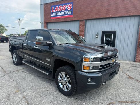 Used 2018 Chevrolet Silverado 2500 High Country w/ Duramax Plus Package AWD/4WD image 2