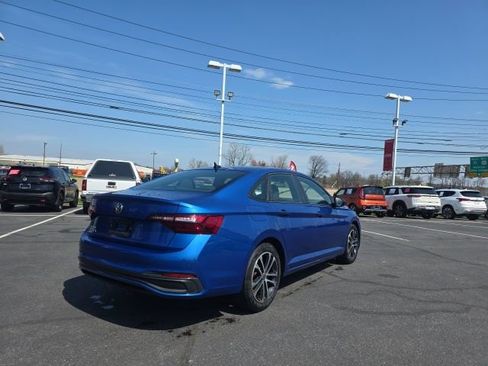 Used 2023 Volkswagen Jetta Sport image 5