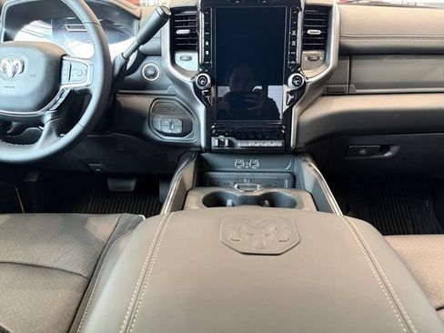 New 2026 RAM 2500 Laramie AWD/4WD image 18