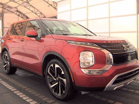 Used 2023 Mitsubishi Outlander SE FWD image 16