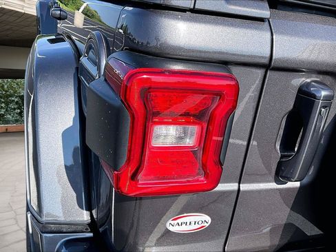 Used 2021 Jeep Wrangler Unlimited Sahara AWD/4WD image 33