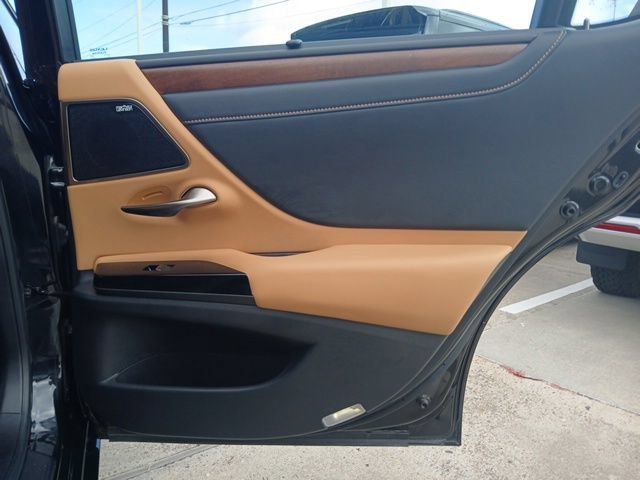 Used 2025 Lexus ES 350 Ultra Luxury w/ Accessory Package (Z1) FWD image 9