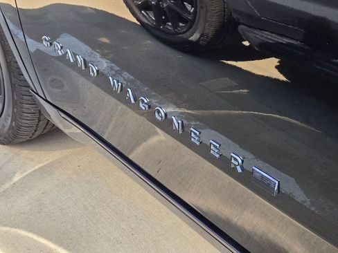Used 2022 Jeep Grand Wagoneer Series II AWD/4WD image 19