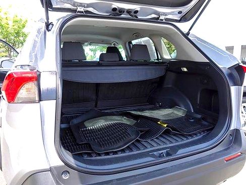 Used 2025 Toyota RAV4 XLE AWD/4WD image 23