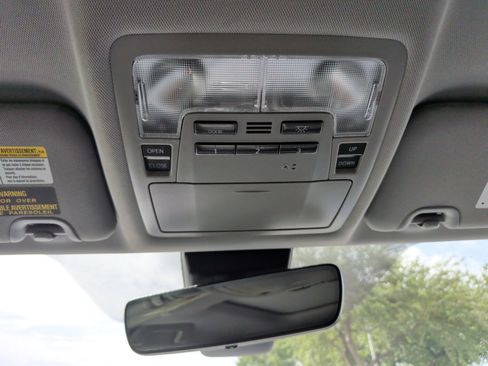 Used 2019 Toyota Highlander XLE AWD/4WD image 33