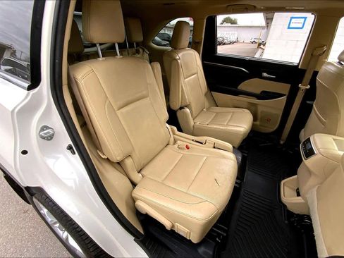 Used 2015 Toyota Highlander Limited image 19