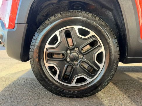Used 2016 Jeep Renegade Trailhawk AWD/4WD image 16