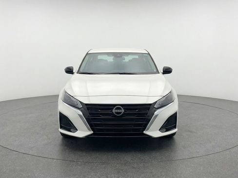 Used 2025 Nissan Altima 2.5 SV image 2