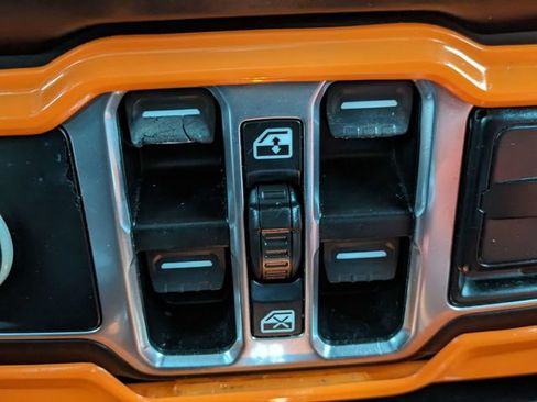 Used 2018 Jeep Wrangler Unlimited Sport S AWD/4WD image 23
