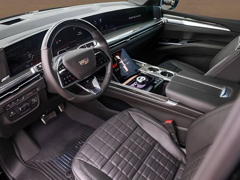 Certified 2025 Cadillac Escalade ESV V AWD/4WD image 10