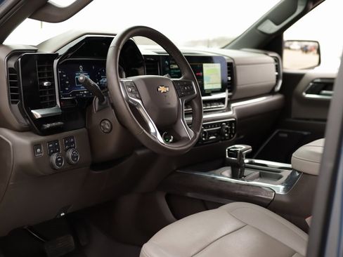 Used 2024 Chevrolet Silverado 1500 LTZ image 9