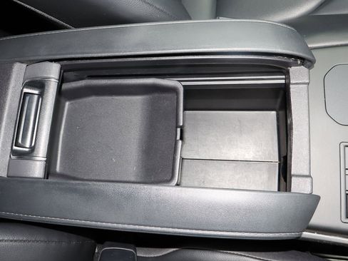 Used 2024 Toyota Highlander XLE image 30