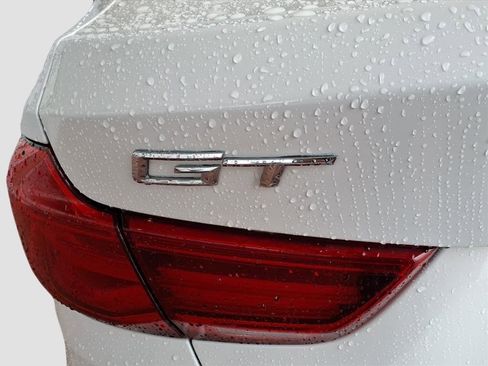 Used 2017 BMW 330i Gran Turismo xDrive image 10