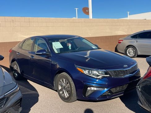 Used 2020 Kia Optima LX image 2