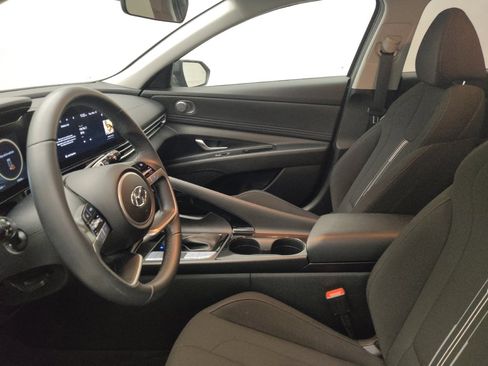 Used 2023 Hyundai Elantra SEL w/ Convenience Package image 17