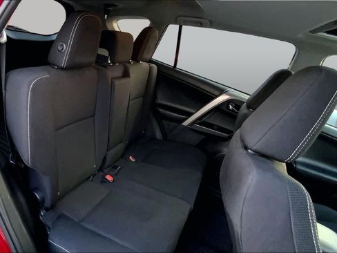 Used 2018 Toyota RAV4 XLE AWD/4WD image 19