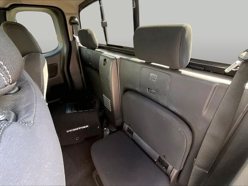 Certified 2022 Nissan Frontier SV RWD image 18